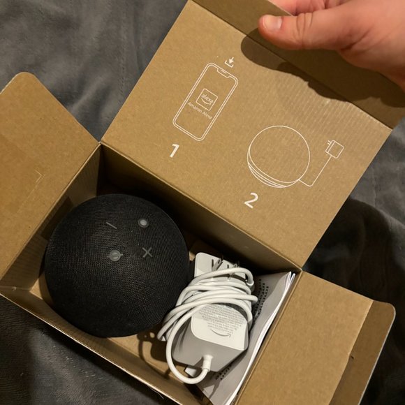 Echo Dot NEW - Picture 2 of 3